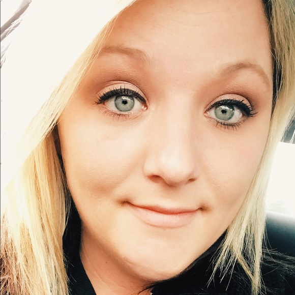 Meet your Posher, Kaylin - Picture 1 of 1